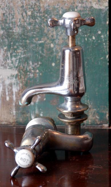 Read more about the article Shabby-Chic Chrome Basin Taps (internally refurbished)