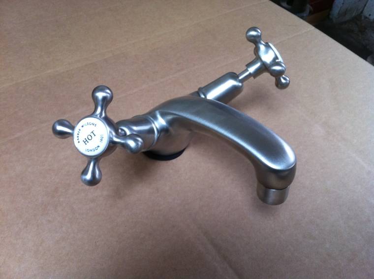 Read more about the article A Single-Hole Basin Mixer Tap in Brushed Nickel
