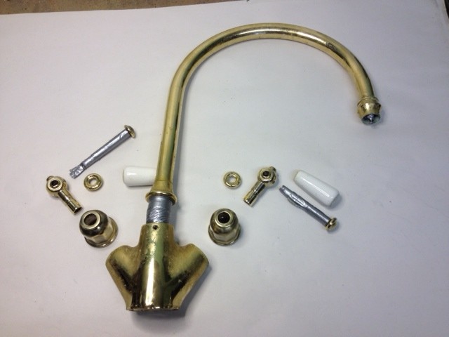 Read more about the article Polished Brass kitchen tap