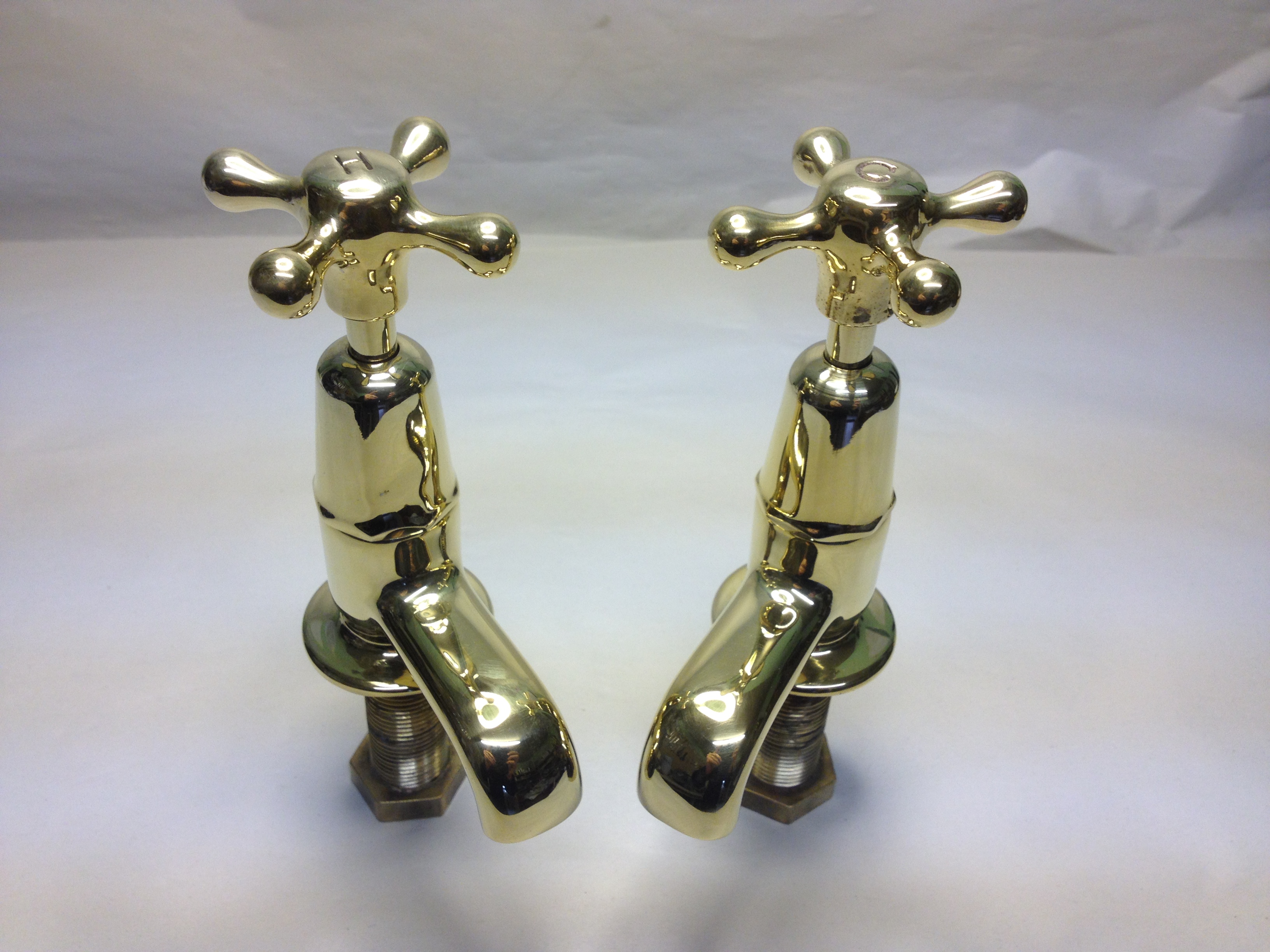 Read more about the article A pair of Polished brass basin taps – SOLD.
