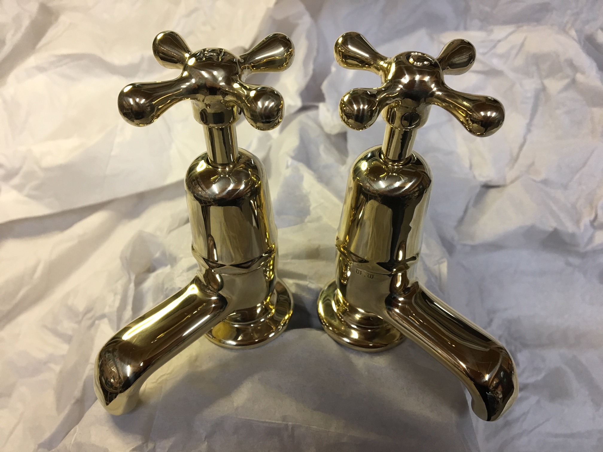 Read more about the article Polished brass basin taps with H&C indented.