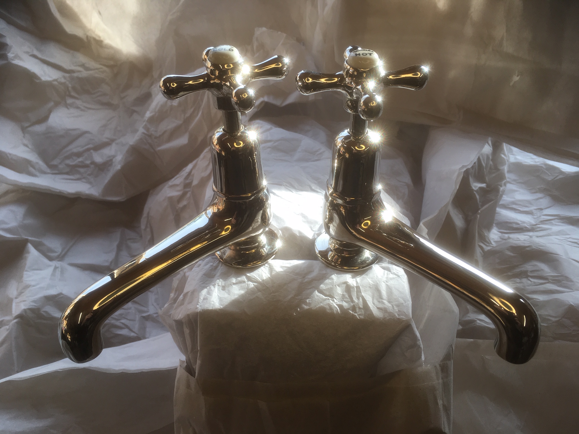 Read more about the article 4.5″ spouts on basin taps, by Shanks.