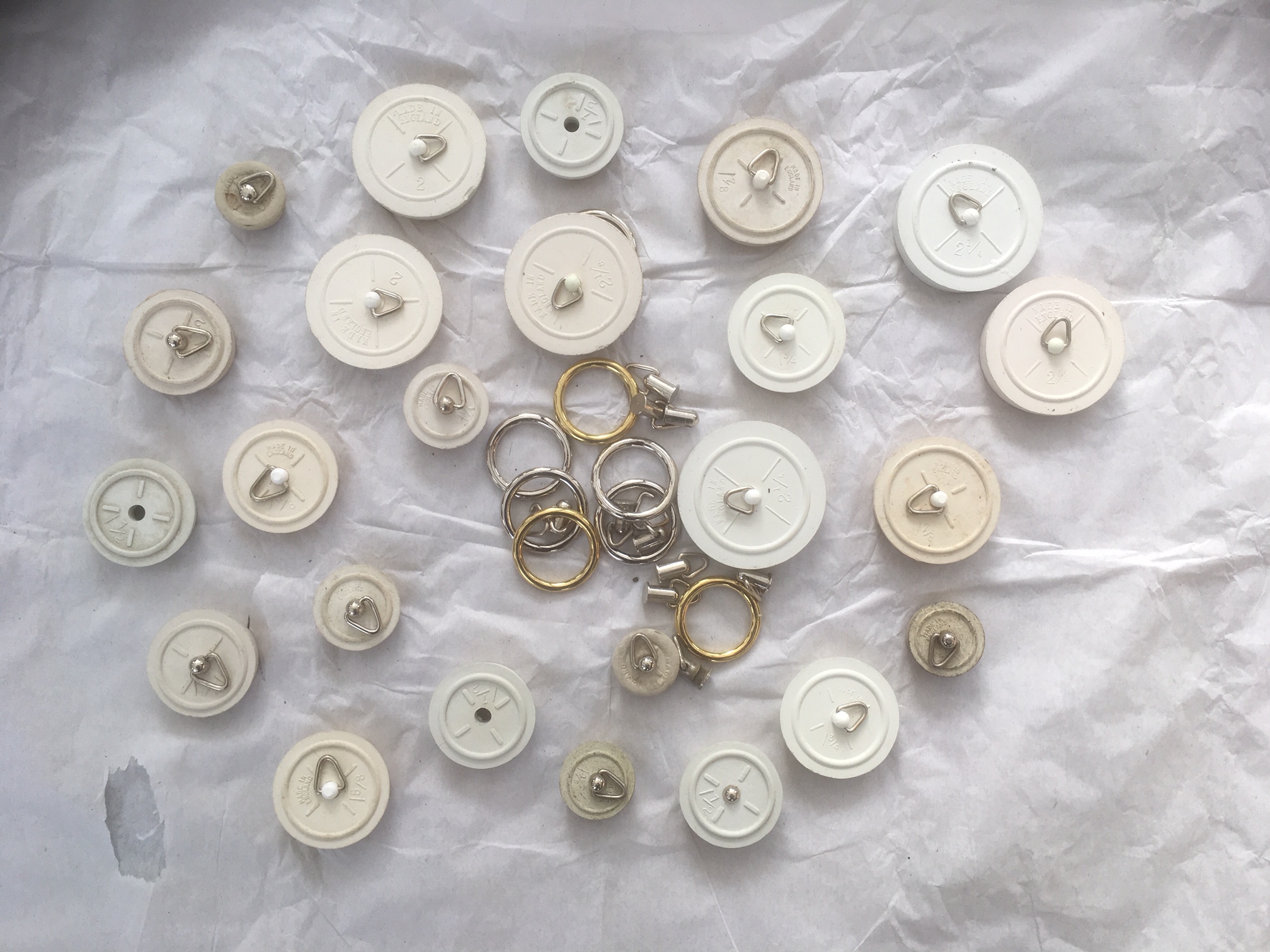 Read more about the article Plugs for all sizes of Bath & Basin – FOR SALE