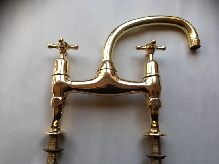 Read more about the article A BiFlo kitchen tap in polished brass – SOLD.