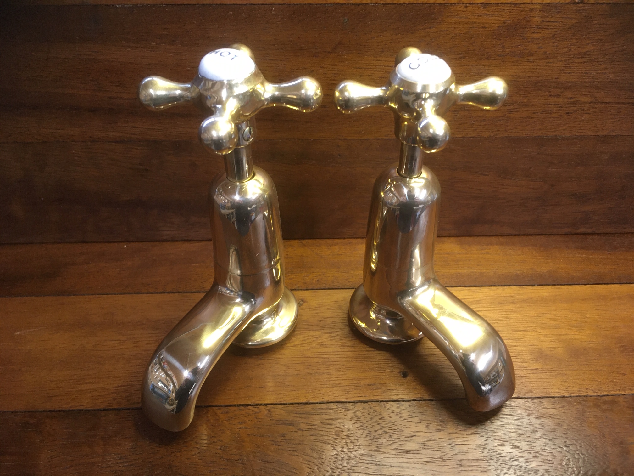 Read more about the article Polished brass basin taps (65mm spout)