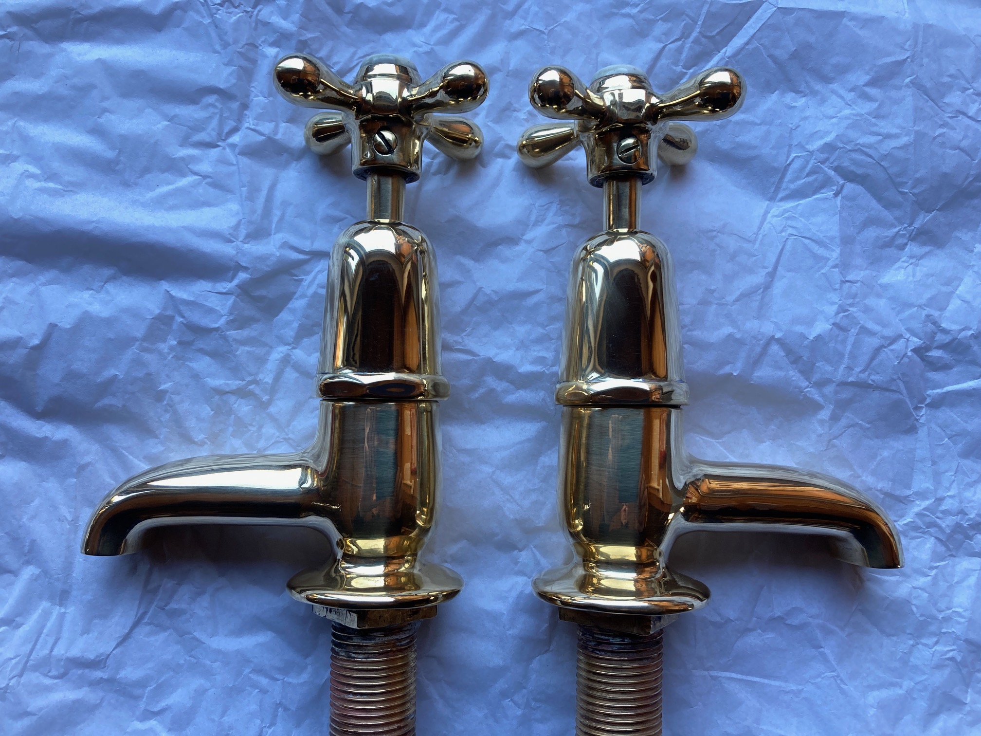 Read more about the article Shanks basin taps, finished in polished brass – FOR SALE.