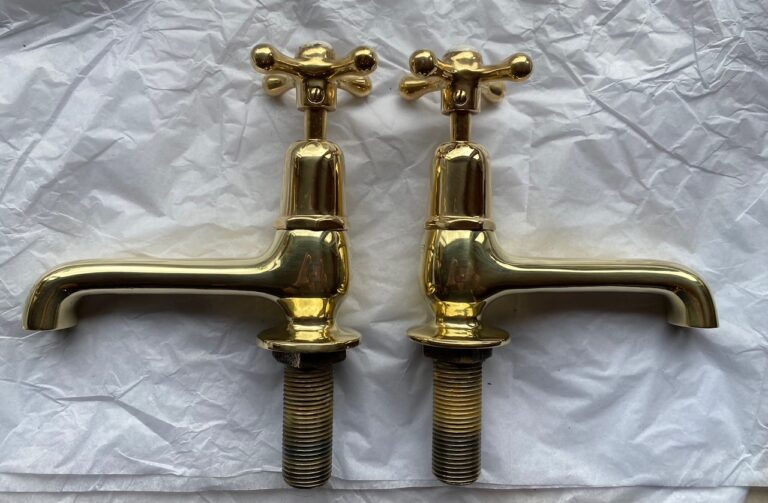 Read more about the article Shanks basin taps in polished brass with 4.25″ spouts – SOLD