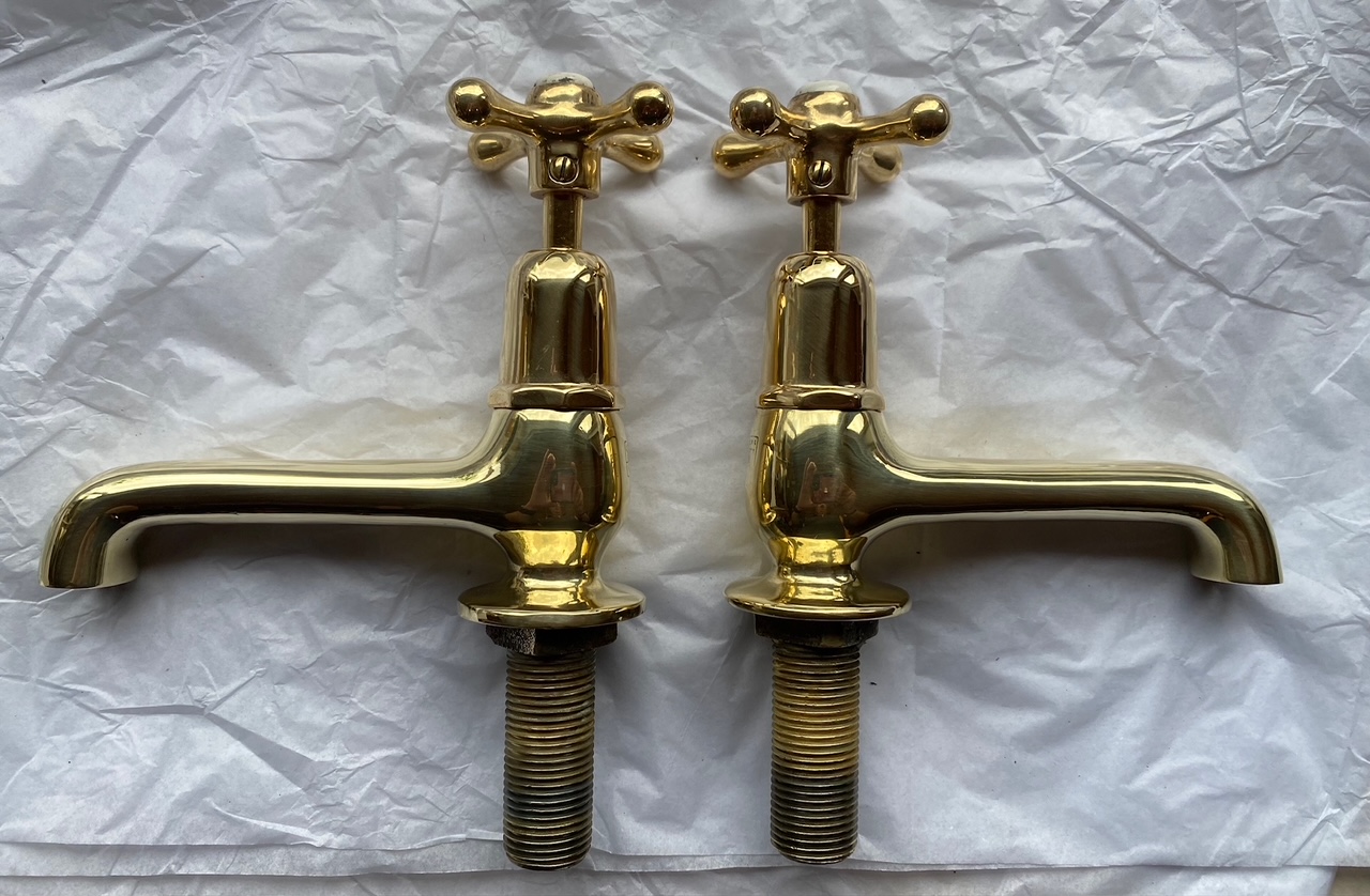 Read more about the article Shanks basin taps in polished brass with 4.25″ spouts – SOLD